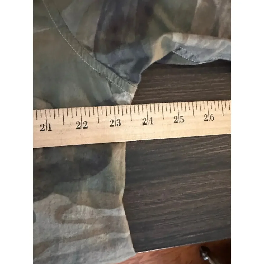 Banana Republic organic cotton resort shirt green camouflage print Size Large